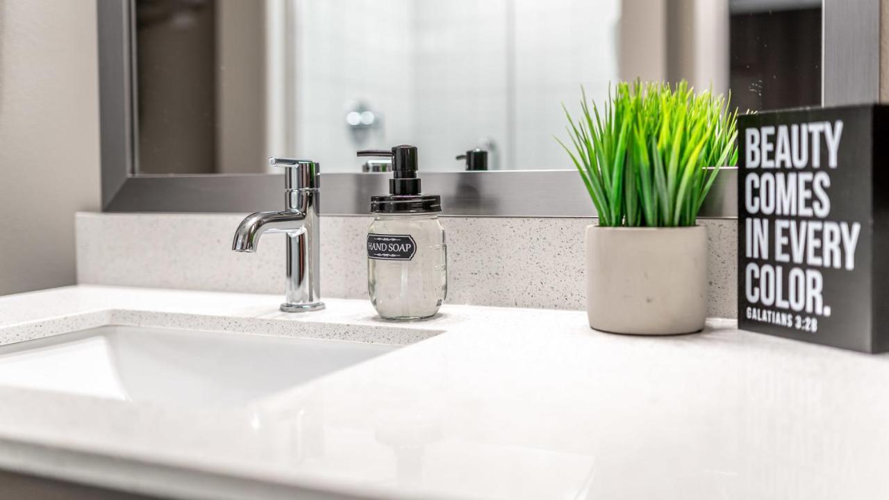 Upscale Modern Apts - Free Parking, Fast Wifi, Courtyard Leilighet Austin Eksteriør bilde